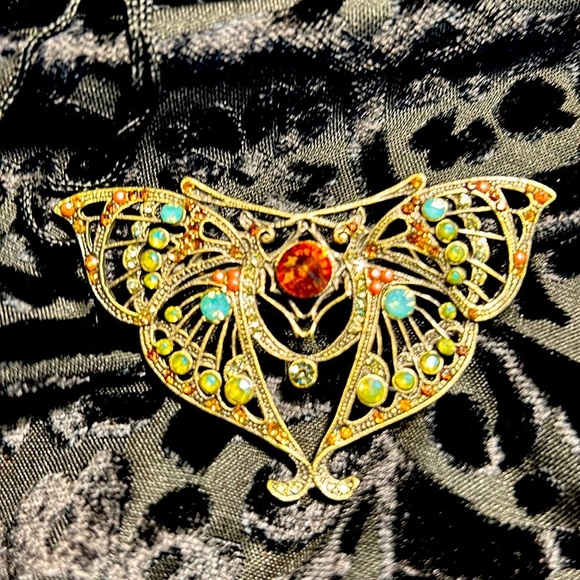 Two's Company Jewelry - Austrian Crystal Butterfly Pin Brooche Papillon